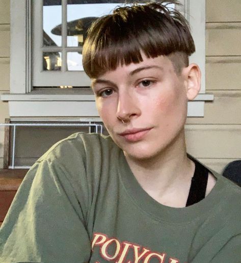 PONYTRICK on Instagram: “Big change bowl cut last week with Anya✨🖤✨” Modern Bowl Cut, Bowl Cut Hair, Messy Pompadour, In Haircuts, Modern Quiff, Pompadour Fade, Curly Mohawk, Bowl Haircuts, Undercut Long Hair