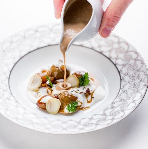 Easy soup recipes Michelin-star chefs love making in the winter - Insider Michelin Star Soup Recipe, Soup Course Fine Dining, First Course Soup Recipes, Mushroom Soup Plating, Fine Dining Soup Recipes, Easy Fine Dining Recipes, Fancy Soup Recipes, Soup Plating Ideas, Fine Dining Recipes Michelin Star