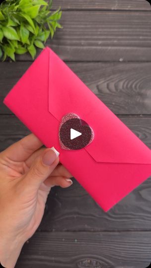 Folding An Envelope Out Of Paper, How To Make A Money Envelope, How To Make Envelope, How To Make An Envelope Out Of Paper, Easy Paper Envelope, Diy Envelope Tutorial, Origami Envelope Easy, Envelope Origami, Diy Envelope Template