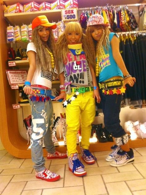 Amekaji Gyaru, American Casual Style, Sanrio Clothing, Gyaru Style, Clothing Themes, Kawaii Outfit, Kei Visual, Gyaru Fashion, American Casual