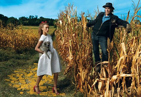 Annie Leibovitz is a genius! My favorite actress Keira Knightley photographed in a scene from my favorite movie :) Annie Leibovitz Photos, Brice Marden, Annie Leibovitz Photography, Rodney Smith, Chuck Close, Vogue Photo, Keira Knightly, Tim Walker, The Wonderful Wizard Of Oz