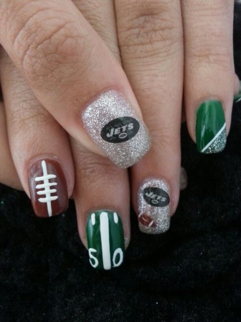 New York Jets nail art. Football nails. Ny Jets Nails, New York Jets Nails, Nfl Nail Art, New York Rangers Nails, Eagles Football Nails, New York Giants Nails, Philadelphia Eagles Nails, Giants Nails, Football Nail Designs