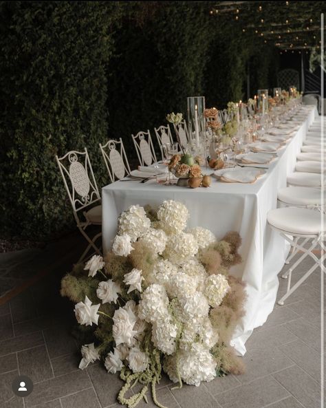 Black Tie Ceremony, Travertine Wedding Decor, Old Money Wedding Decor, Aisle Meadows, Neutral Tablescape, Wedding Ideas 2024, White Orchid Wedding, Wedding Flower Trends, Vintage Garden Wedding