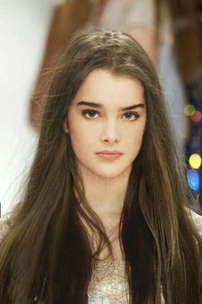 Brooke Shields Young, Brooke Shields, Charlotte Casiraghi, Amber Heard, Elle Fanning, Beauty Icons, Girl Crushes, Pretty Face, Brown Hair