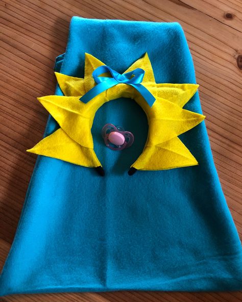 Maggie Simpson costume DIY Bart Simpson Costume, Moana Diy, Simpson Costume, Coraline Halloween Costume, Simpsons Costumes, Simpsons Party, Simpsons Halloween, Maggie Simpson, Diy Costumes Women