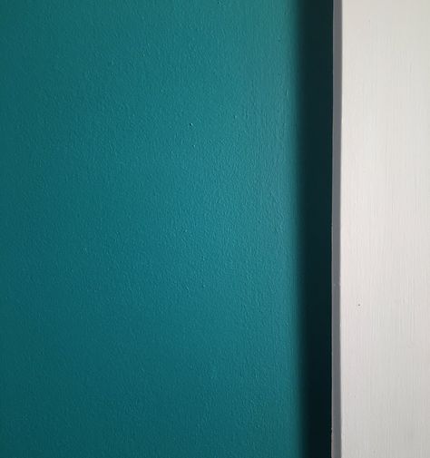 Teal Wall Colors, Teal Paint Colors, Teal Bathroom Ideas, Teal Rooms, Teal Interiors, Teal Bathroom, Teal Paint, Inspiration Bathroom, Turquoise Painting