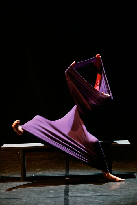 From Martha Graham's Lamentation Martha Graham Dance, Martha Graham, Sensory Integration, Modern Dance, Dance Art, Ballet Dancers, Dancer, Photography, Color