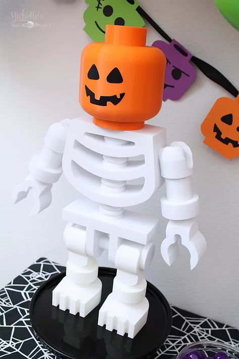 Lego brick or treat halloween party 6 Lego Halloween Birthday Party, Lego Trunk Or Treat, Lego Halloween Decorations, Lego Trunk Or Treat Ideas, Lego Halloween Ideas, Halloween Lego, Lego Halloween Moc, Halloween Lego Sets, Lego Shirts