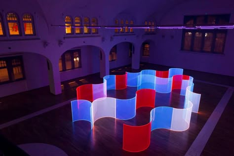 Fluorescent Acrylic Glass Art – Fubiz Media Regine Schumann, Glass Art Installation, Stained Glass Windows Church, Glass Art Design, Glass Art Pictures, Painted Glass Art, Wine Glass Art, Glass Art Projects, Beach Glass Art