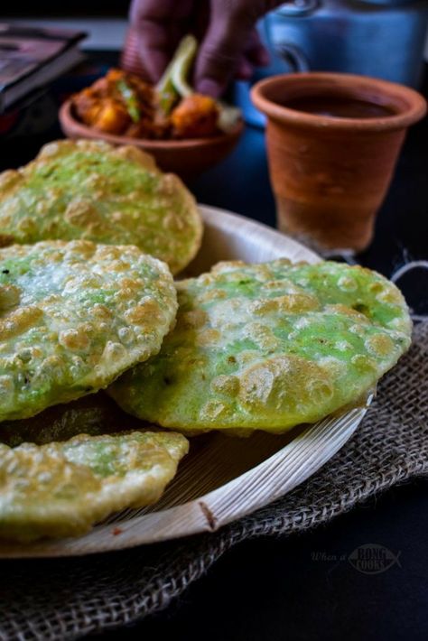 Bengali Breakfast, Indian Fast Food, Lunch Recipes Indian, Winter Breakfast, Winter Dishes, Fry Bread, Recipes Indian, Desi Food, Green Peas