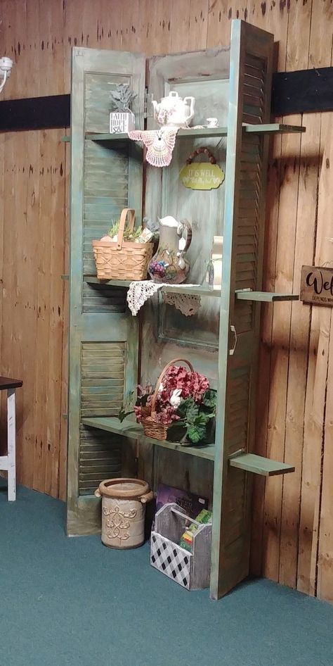 Shutters Repurposed Decor, Old Door Decor, Vintage Booth Display, Antique Booth Ideas, Old Shutters, Craft Booth Displays, Doors Repurposed, Diy Furniture Renovation, Craft Booth