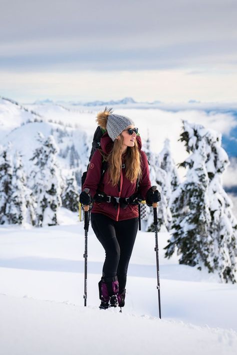 A woman hiking in the snow. Linked to a Complete Winter Camping and Hiking Guide. In this guide you can find a complete winter travel packing guide including gear, essentials, tips, and a full checklist. Trekking Outfit Women Mountain Winter, Trekking Outfit Women Mountain, Trekking Outfit Women Hiking, Trekking Outfit Women Winter, Fall Camping Outfits, Winter Travel Packing, Winter Camping Gear, Summer Camp Outfits, Cold Camping