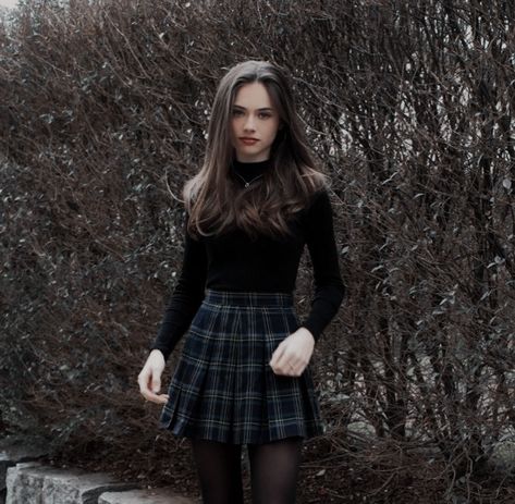 Scottish Skirt Outfit, Olivia Christie, Books Tiktok, Archers Voice, Dark Academia Outfits, Academia Outfits, Aesthetic Books, Mode Inspo, Hermione