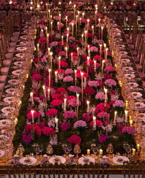 بيوت ملكية, Wedding Table Display, Mandala Wedding, Wedding Flower Trends, Lebanese Wedding, Luxury Weddings Reception, Reception Bride, Wedding Inside, Luxury Wedding Venues