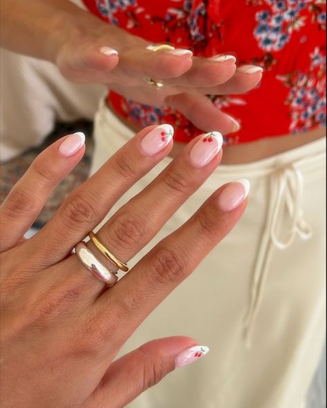 Italy Nails, Summer Vacation Nails, Cherry Nails, Minimal Nails, Vacation Nails, Nails 2024, Oval Nails, Neutral Nails, Minimalist Nails