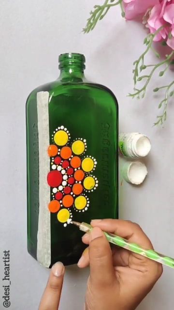 Dot Art On Glass Bottles, Dot Mandala Bottle Art, Mandela Art On Bottle, Mandala Bottle Painting Designs, Dotted Mandala Art On Bottle, Reuse Wine Bottles, Hand Painted Wine Bottles, Flower Drawing Design, Jar Art