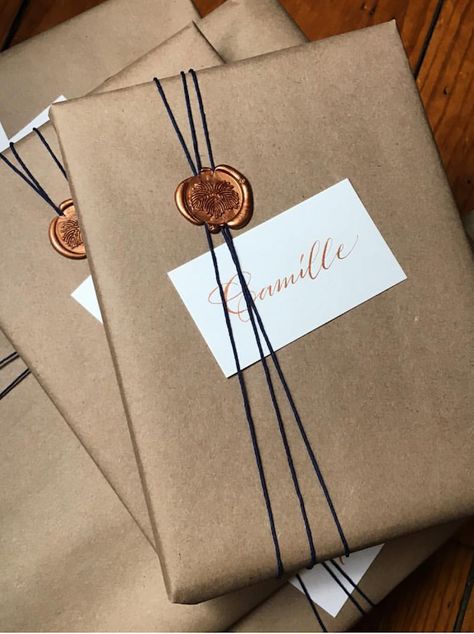 Wax Seals On Presents, Brown Paper Wrapping Wax Seal, Creative Gift Card Packaging Christmas, Wax Seal Ideas Gift Wrapping, Wax Seal Packaging Wrapping Ideas, Woodland Christmas Wrapping, Wax Seal Wrapping Gifts, Wax Stamp Gift Wrap, Christmas Wrapping Ideas Wax Seal