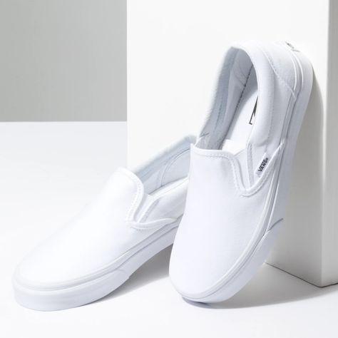 White Slip On Vans, Mens Slip On Sneakers, White Canvas Shoes, Tenis Vans, Vans Original, Vans White, Deck Shoes, White Vans, Vans Slip On