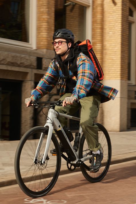 Urban Cycling Fashion, Urban Bike Style, Winter Biking, City Cycling, Cycling City, Triathlon Bike, Urban Cycling, Winter City, Riding Bike