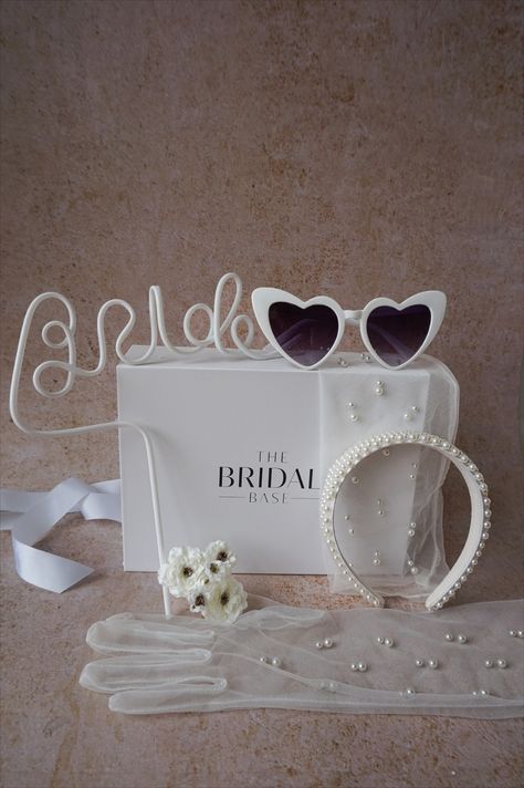 Hens gift boxes, accessories and activities for the modern bride to be Hen Party Veil, Bride To Be Gift Box Ideas, Hens Party Accessories, Bridal Shower Accessories, Bride Accessories Bachelorette, Bride To Be Accessories, Bachelorette Accessories For Bride, Bride To Be Party Ideas, Pearls And Prosecco Bachelorette