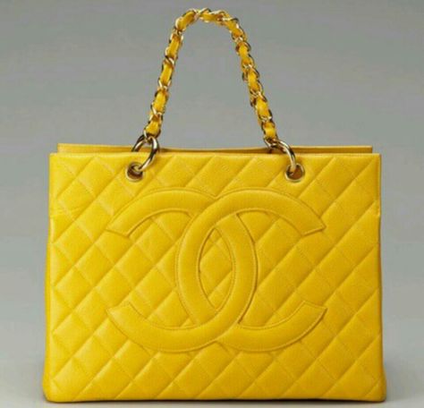 ♥♥♥ Chanel Yellow, Investment Bags, Mode Chanel, Chanel Couture, Chanel Chanel, Handbag Heaven, Chanel Caviar, Beautiful Handbags, Moda Vintage