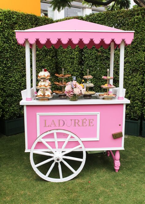 Kids Lemonade Stands, Bumble Bff, Kids Lemonade, Super Sweet 16, Candy Car, Candy Stand, Bakery Store, Sweet Carts, Bakery Design Interior