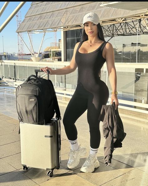 Workout Jumpsuit Outfit Casual, Outfit Gym Mujer, Patricia Core, Lounge Wear Comfy, Jumpsuit Outfit Casual, Airplane Outfits, Ny Outfits, Gym Clothes Women, Jumpsuit Outfit