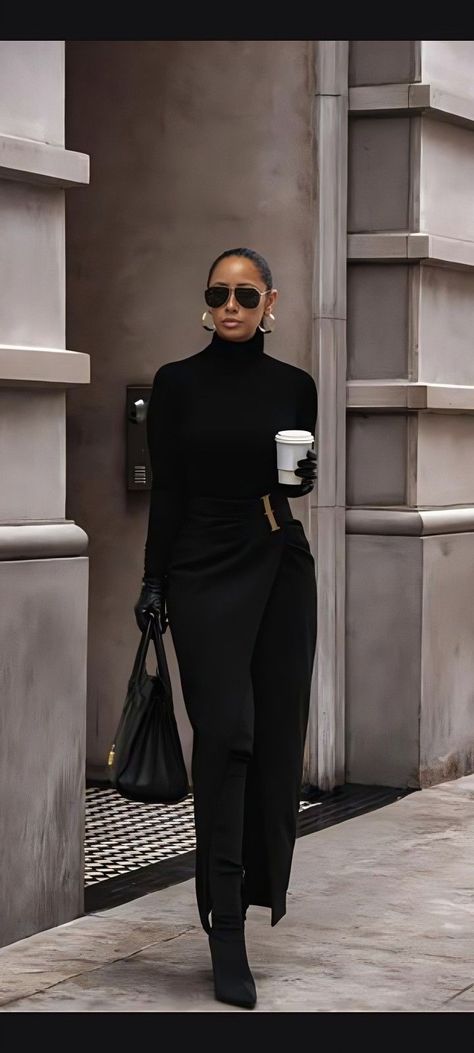 Classy Black Work Outfits, All Black Casual Outfits For Women, Edgy Business Casual Outfits, All Black Professional Outfits, Black Monochromatic Outfit, Everyday Chic Outfits, Edgy Work Outfits, Elegant Black Women, Look Working Girl