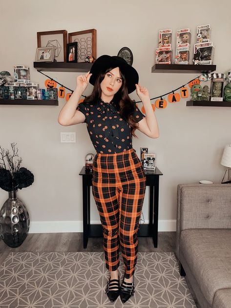 Halloween Inspired Outfits, Casual Halloween Outfits, Halloween Fashion Outfits, Teacher Outfit Ideas, Edgy Work Outfits, Orange Outfits, October Outfits, Casual Halloween, Halloween Tattoo