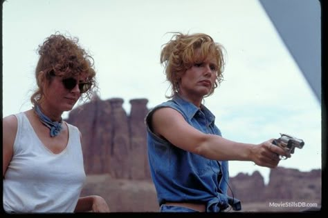 Thelma and Louise 90s Movie Character, Thelma And Louise Movie, Movie Character Outfits, Dani California, Vicky Cristina Barcelona, Movie Character Costumes, Thelma And Louise, Geena Davis, Thelma Louise