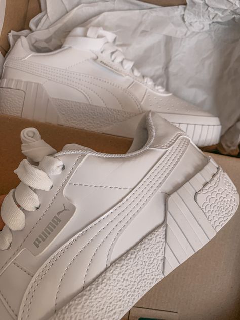 Tenis Air Force, Puma Shoes Women, White Puma Sneakers, Chunky Platform Sneakers, Dr Shoes, White Puma, Stunning Shoes, Fresh Shoes, Puma Sneakers