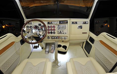 Nice kenworth interior! Classy lookin! Semi Interior, Semi Trucks Interior, Automotive Upholstery, Kenworth W900, Backyard Buildings, Custom Big Rigs, Show Trucks, Custom Interior, Kenworth Trucks