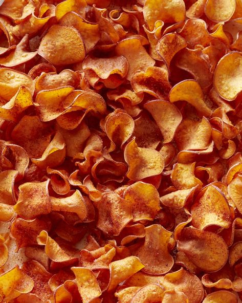 Spicy BBQ Sweet Potato Chips - What's Gaby Cooking Sweet Potatoes Chips, Dehydrated Veggies, Bbq Sweet Potato, Homemade Sweet Potato Chips, Party Dinners, Chip Seasoning, Sweet Potato Crisps, Chips Chips, Bbq Chips