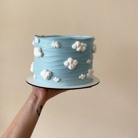 Cute Smash Cakes, Smash Cakes Ideas, Cloud Smash Cake, Cloud Theme Party 1st Birthdays, Blue Cake With Clouds, Something Blue Cake, Cake For 1 Birthday, Cool Birthday Cakes For Boys, Blue Cloud Cake