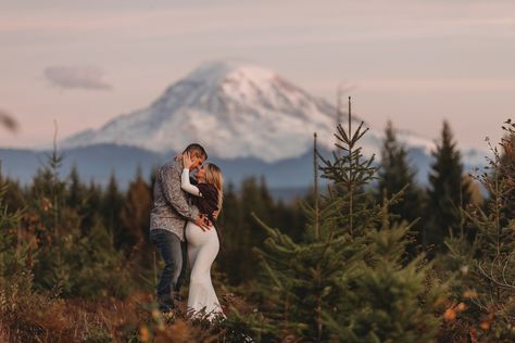 Mountain Maternity Photoshoot, Mountain Maternity Pictures, Maternity Photo Shoot Ideas Mountains, Mountain Maternity Photos, Washington Photoshoot, Maternity Photoshoot Mountains, Maternity Pictures Mountains, Maternity Photo Shoot Mountains, December Maternity Photoshoot