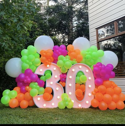 Corner Balloon Decorations, Neon 30th Birthday Party, Tropical 30th Birthday Party, 30th Pool Party Ideas, Neon Party Backdrop, Neon Balloon Decorations, Tropical Neon Party, Neon Pool Party Ideas, Neon Balloon Garland