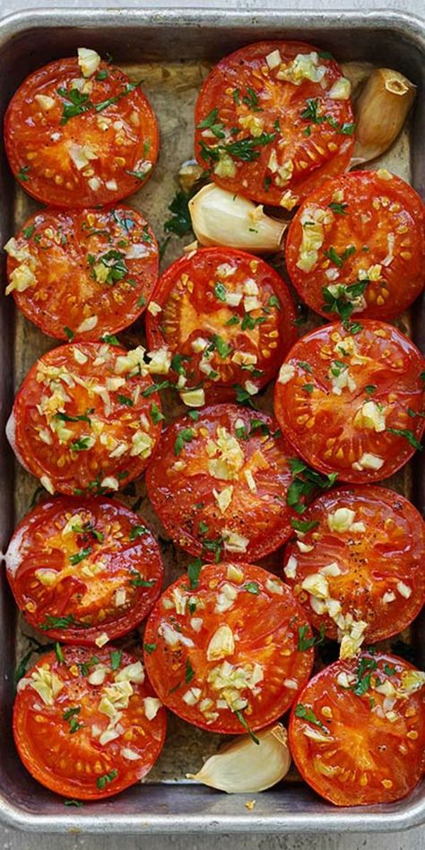 Idee Pasto Sano, Tomato Recipes, Veggie Dishes, Roasted Veggies, Roasted Tomatoes, Vegetable Side Dishes, Roasted Vegetables, Vegetable Dishes, Side Dish Recipes