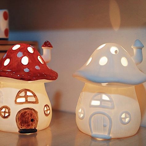 Ceramic Mashrom, Ceramic Mushroom Lamp, Mushroom Ceramics Ideas, Ceramics Mushroom, Mushroom Ceramics, Mushroom Pottery, Gourd Lights, Ceramic Mushrooms, Mushroom Houses