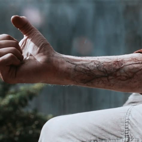 Maze Runner Zombies, Maze Runner Thomas Aesthetic, Maze Runner Inspired Tattoos, Newt Aesthetic Maze Runner, Aesthetic Maze Runner, Cranks Maze Runner, Newt Infected, Thomas Maze Runner Aesthetic, Newt Maze Runner Icons