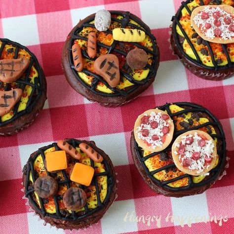 Turn a classic American tradition into a festive dessert item! These Grill Cupcakes Topped with Pizzas, Potatoes, Corn and More are the way to go. Serve... Grill Cupcakes, Decorated Cupcakes, Dessert Items, Cupcake Wars, Baking Cupcakes, Food Crafts, Cupcake Recipes, Cute Food, Chocolate Recipes