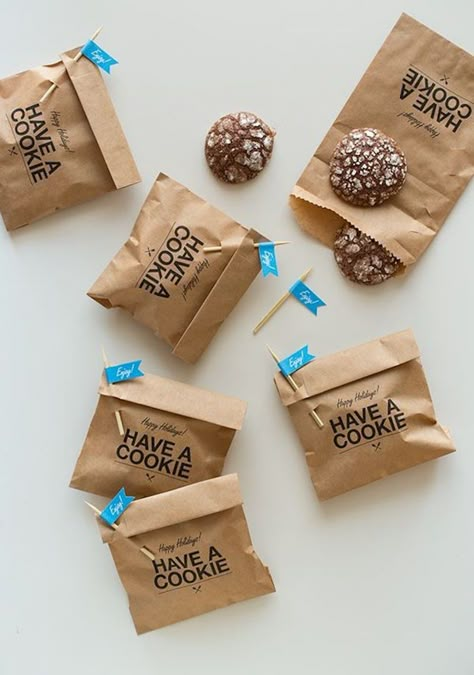 Wrap it Up: 30 Cute Cookie Wrappers to Buy or DIY | Brit + Co Cookie Wrapping Ideas, Spoon Fork Bacon, Brown Paper Bags, Săpunuri Handmade, Ge Bort, Bakery Packaging, Cookie Favors, Cookie Packaging, Favor Packaging