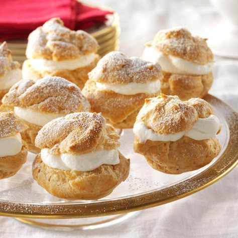 Lemon Cream Puffs, Cream Puffs Recipe, Traditional Christmas Desserts, Lemon Treats, Cream Puff Recipe, Puff Recipe, Cream Puff, Pastry Cream, Lemon Cream