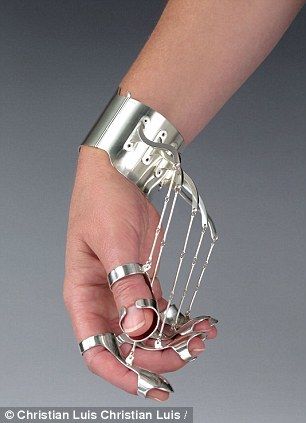 Weird jewellery looks like torture instruments - but is supposed to emulate art for more beautiful gestures Weird Jewelry, Body Adornment, Contemporary Jewellery, Contemporary Jewelry, Art Sculpture, Bracelet Stack, Italian Charm Bracelet, Wearable Art, Body Jewelry