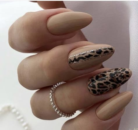 Nails Polish Colors, Leopard Nail Designs, Tiger Nails, Zebra Print Nails, Cheetah Print Nails, Brown Acrylic Nails, Gold Acrylic Nails, Nail Tip Designs, Cheetah Nails