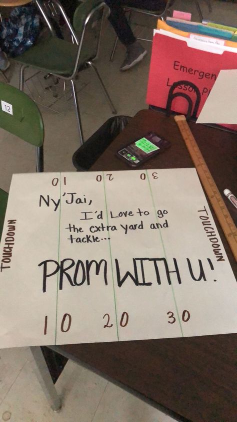 Football Theme Homecoming Proposal, Prom Posals Ideas Football, Football Themed Hoco Proposals, Football Dance Proposal, Football Promposal For Him, Football Homecoming Proposals, Hoco Proposals Ideas Football, Twirp Proposals, Hoco Promposal