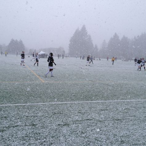 Soccer in snow Snow Soccer, Football In Snow, Cold Pictures, Football Background, Manchester City Wallpaper, Football Pitch, Soccer Practice, Cute Clothing Stores, Sports Marketing