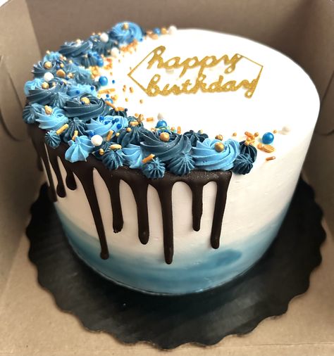 17th Birthday Cake Boy, Vintage Birthday Cakes, Chocolate Cake Decoration, Cake Inspo, Blue Cakes, Pretty Birthday Cakes, Cute Birthday Cakes, Cake Designs Birthday, Vintage Birthday