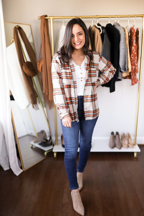 8 Ways to Wear a Flannel Top | Pumps & Push Ups Flannel Top Outfit, Jeans And Flannel Outfit, Ways To Wear A Flannel Shirt, Flannel Shirt Outfit Women, How To Wear A Flannel Shirt, How To Wear A Flannel, Ways To Wear A Flannel, How To Style A Flannel, Styling A Flannel