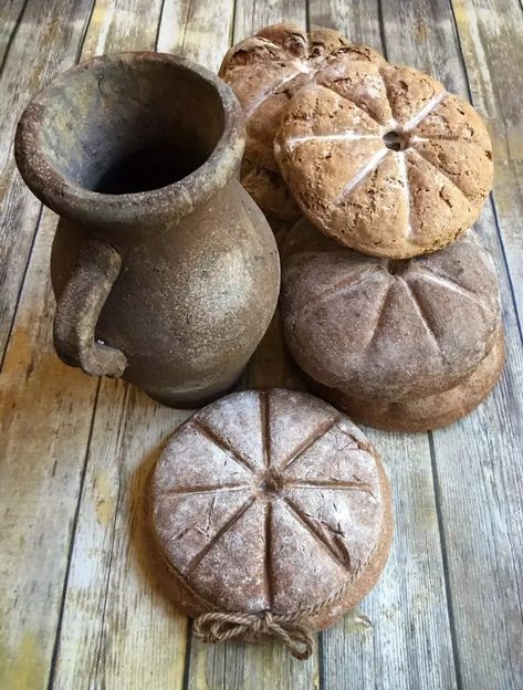 Panis Quadratus, Old School Kitchen, Ancient Roman Food, School Kitchen, Roman Food, Medieval Recipes, Ancient Recipes, Rome Antique, The Romans