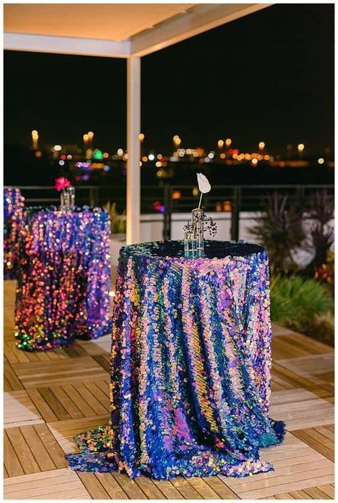 50 New Year's Eve Party Ideas » Lady Decluttered New Year’s Eve House Party Ideas, New Years Eve Wedding Colors, Colorful New Years Eve Party, New Years Birthday Party, New Years Eve House Party, New Years Eve Party Decor, Nye Decor, New Year's Eve Party Themes, Ideas New Year